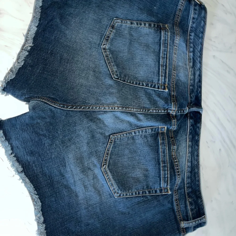Torrid  jean shorts cutoff 22 blue denim - Picture 4 of 4
